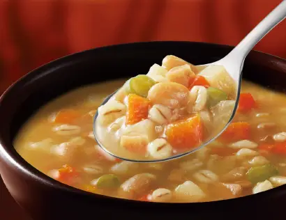 根菜と豆と大麦の白いミネストローネの写真
